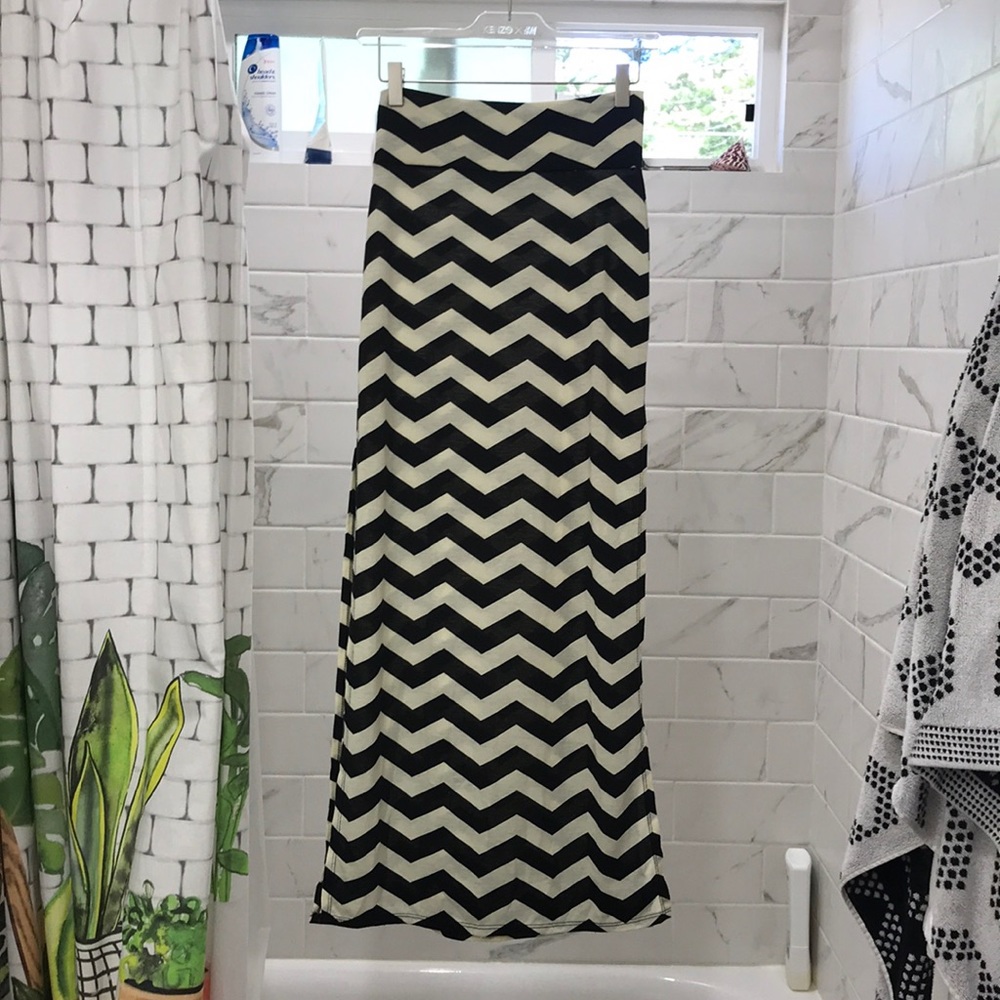 Maxi skirt with side slits